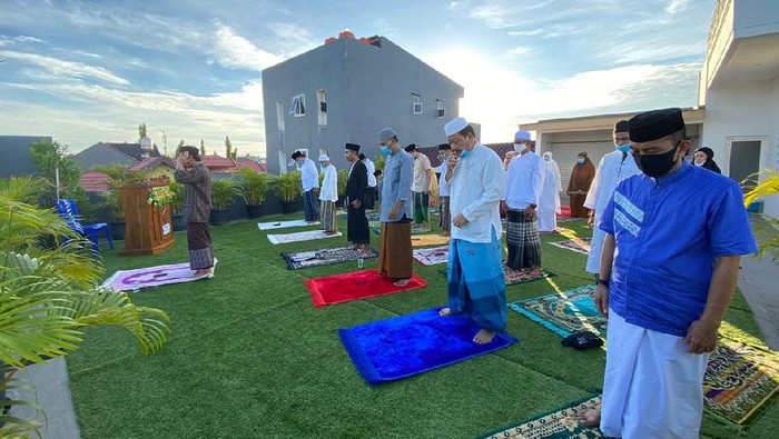 Cerita Warga Makassar Sulap Area Jemuran Jadi Tempat Salat Id di Rumah (Foto: Hermawan/detikcom)