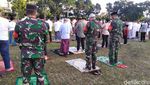 Warga Cianjur Gelar Salat Idul Fitri Berjamaah di Lapangan