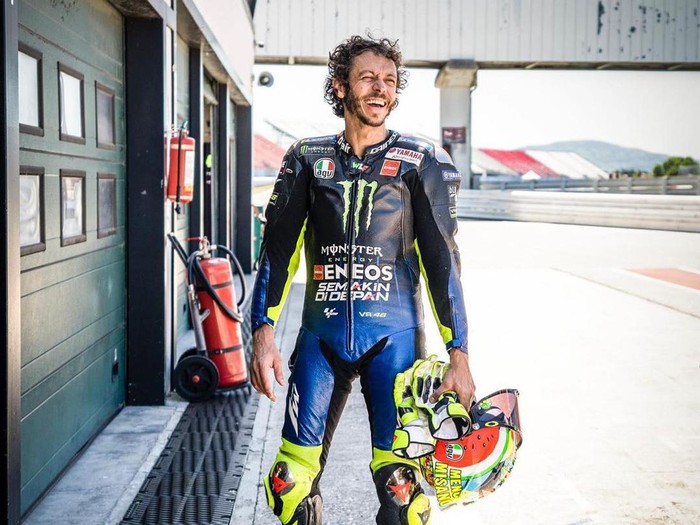 Valentino Rossi latihan menggunakan Yamaha R1 di Sirkuit Misano