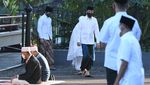 Bermasker-Jaga Jarak, Jokowi Salat Idul Fitri di Istana Bogor