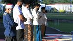 Bermasker-Jaga Jarak, Jokowi Salat Idul Fitri di Istana Bogor
