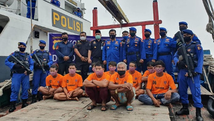 Polisi Tangkap Dua Kapal Berbendera Malaysia Diduga Lakukan Illegal Fishing