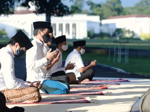Momen Lebaran: Jokowi Salat Id di Istana Bogor, Anies Salat Id di Rumah