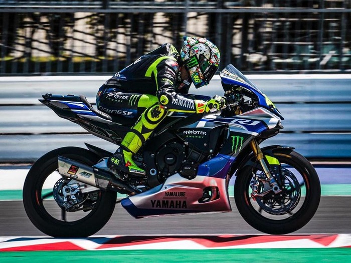 Valentino Rossi latihan menggunakan Yamaha R1 di Sirkuit Misano
