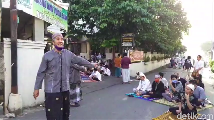 Suasana di Masjid Jami Nurul Islam Mampang