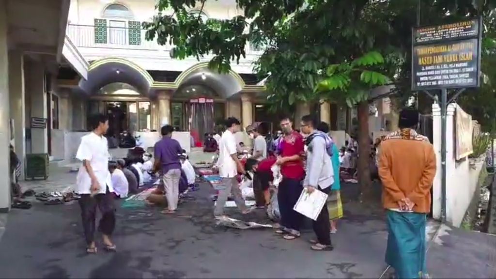 Suasana di Masjid Jami Nurul Islam Mampang