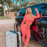 “Tidak sulit untuk menjadi influencer, tetapi tidak semudah yang dipikirkan oleh kebanyakan orang. Kita harus terus-menerus menata rambut, makeup, konten pemotretan untuk diposkan setiap hari.  Kami juga harus menjawab DM, email, dan terlibat dengan pengikut kami setiap hari,” kata Isabella seperti dikutip dari Daily Star. (Foto: Instagram)