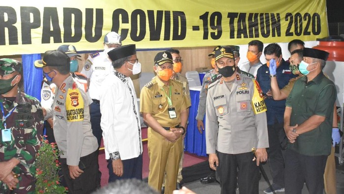 Gubernur Sulsel pantau malam takbiran di Makassar