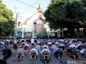 Perayaan Idul Fitri Umat Muslim Dunia saat Pandemi Corona