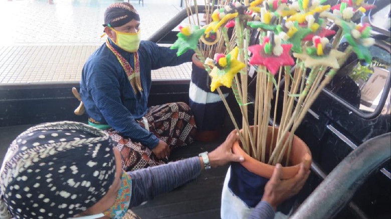 Keraton Yogyakarta bagikan ubarampe gunungan Keraton Yogyakarta bagikan ubarampe gunungan