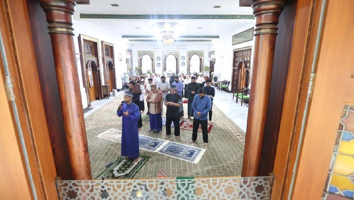 Wali Kota Bandung Oded M Danial salat Id di Pendopo