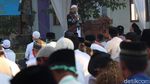 Momen Warga Kabupaten Bandung Salat Id di Lapangan Sekolah