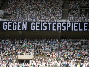 Jika FC Seoul Didukung Boneka Seks, Gladbach Punya Suporter Kardus