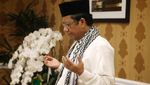 Momen Menko Mahfud MD Salat Id Bareng Keluarga di Rumah