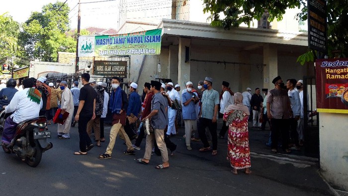 Warga tetap salat Id jemaah meskin pandemi Corona
