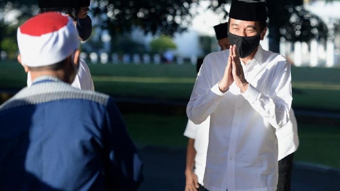 Jokowi salat Id di Istana Bogor bersama keluarga. (Foto: Biro Pers, Media dan Informasi Sekretariat Presiden)