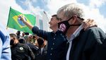 Momen Presiden Brasil Ikut Demo Tanpa Memakai Masker