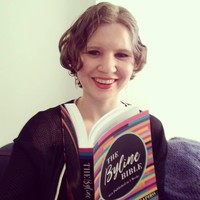 Tetapi ternyata menjadi awet muda tidak selalu membuat Melanie merasa beruntung, karena setelah dewasa dia justru harus selalu memperlihatkan kartu identitas kemanapun berpergian. Hal itu karena banyak yang mengira bahwa Melanie masih remaja. Foto: dok. Instagram @inspire.envisioning