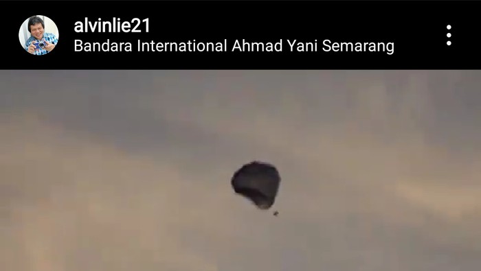 Balon udara juga jatuh di kawasan Bandara Jenderal Ahmad Yani, Semarang, Senin (25/5/2020).