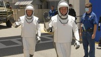Astronot  Bob Behnken dan Doug Hurley akan menempuh perjalanan selama 24 jam untuk mencapai ISS. SpaceX via AP.