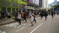 Pemerintah Hong Kong mengutuk tindakan yang sangat keras dan ilegal dari para pengunjuk rasa dan mengatakan mereka memperkuat kebutuhan dan urgensi undang-undang tentang keamanan nasional. Gerakan pro-demokrasi Hong Kong ini telah gagal pada awal tahun 2020 ketika penangkapan meningkat dan, kemudian, pertemuan besar dilarang untuk mencegah virus Corona.