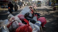Bau tidak sedap tercium disekital lokasi.
