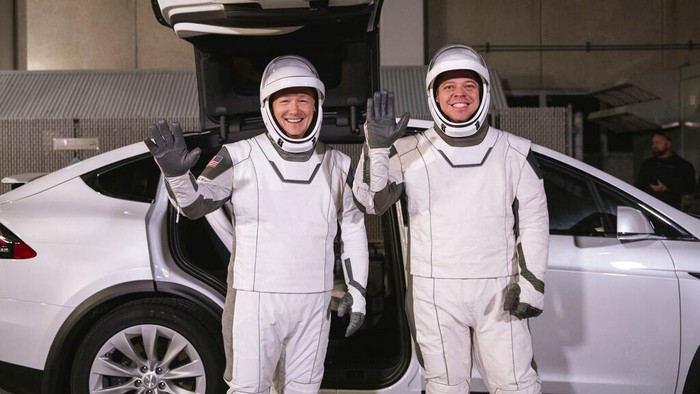 Dua astronaut NASA akan terbang ke Stasiun Ruang Angkasa Internasional pada 27 Mei. Astronaut yang bersiap dalam misi ini adalah Bob Behnken dan Doug Hurley.