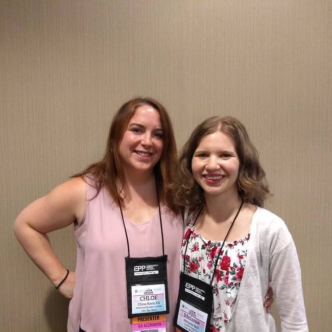 Melanie adalah seorang penulis. Dia mengaku seringkali mendapatkan julukan itty-bitty dan kecil dari orang asing dan juga teman-temannya. Foto: dok. Instagram @inspire.envisioning