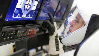 Evaluasi dari NASA memastikan tidak ada masalah teknis untuk menunda misi ini. Mereka dijadwalkan mengangkasa pada 27 Mei waktu setempat, di landasan Kennedy Space Center, Florida. Foto: AP/Bill Ingalls