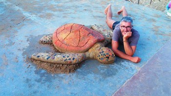 Ia pun membuatnya detail dan terperinci agar hasilnya juga maksimal. (Foto: Dok. Andoni Bastarrika)