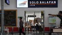 Biasanya sebelum pandemi merebak, stasiun ini selalu dipadati warga.