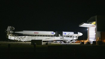 Ini pertama kalinya setelah hampir satu dekade astronaut AS diangkut ke angkasa oleh roket buatan dalam negeri dan peluncurannya juga di negara sendiri. Biasanya mereka nebeng roket Soyuz milik Rusia. Foto: AP/Bill Ingalls