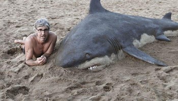 Menariknya banyak pengunjung pantai yang mengira hewan buatan dari pasir itu sungguhan. Karena hasilnya memang benar-benar realistis. (Foto: Dok. Andoni Bastarrika)
