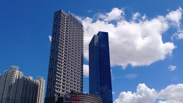 Langit cerah Jakarta saat Idul Fitri 2020.