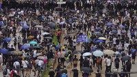 Seperti dilansir AFP, Minggu (24/5/2020) polisi menembakkan gas air mata dan meriam air ke ribuan demonstran pro-demokrasi Hong Kong yang berkumpul hari Minggu (24/5) melawan RUU keamanan kontroversial yang diusulkan oleh China.