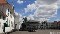 Imbas pandemi yang merebak, pemerintah langsung menutup sejumlah loksai wisata di Ibu Kota, termasuk Kota Tua.
