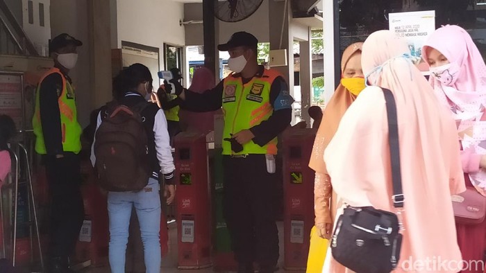 Kondisi di Stasiun Angke, Senin (25/5/2020) siang tadi (Luqman/detikcom)