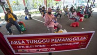 Lembaga Pemasyarakatan Kelas I Cipinang juga menerapkan jaga jarak kepada keluarga warga binaan.