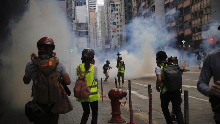 Para pengunjuk rasa di Hong Kong pemrotes RUU Keamanan yang diusulkan China kembali berdemo. Aksi demonstrasi ini kembali ricuh.