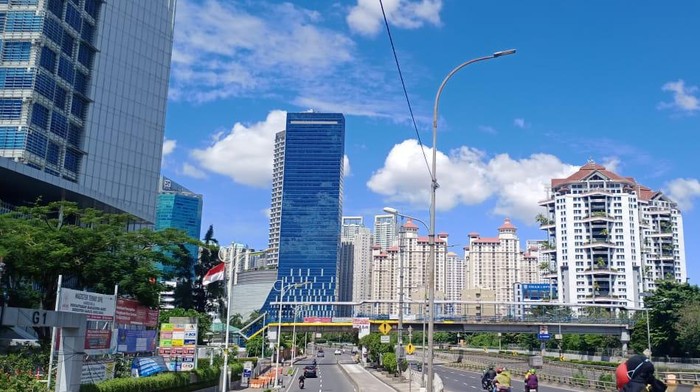 Langit cerah Jakarta saat Idul Fitri 2020.