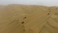 Penyelesaian jalan raya ini diharapkan dapat meningkatkan kondisi transportasi di Xinjiang selatan dan mempromosikan pembangunan lokal. Foto: Dok. Xinhua/Hu Huhu