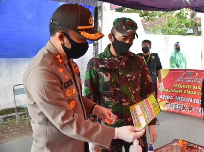 Ada lima Kampung Tangguh yang sudah dibuat di Trenggalek. Kampung-kampung tersebut merupakan hasil kerja sama antara Polres, Forkompinda dan Gugus Tugas COVID-19 serta masyarakat Trenggalek.