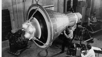 Kapsul Mercury dari Amerika Serikat yang mengantarkan Alan Shepard, orang AS pertama yang melakukan perjalanan ke suborbit. Kapsul ini beroperasi dari tahun 1961-1963. Foto: NASA