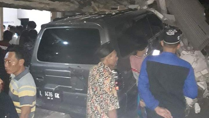 Mobil tabrak rumah di Rembang, dua orang tewas, Senin (25/5/2020).