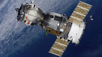 Kapsul Soyuz pertama kali diluncurkan pada tahun 1967 dan masih digunakan oleh Rusia hingga saat ini. Tapi model kapsul yang sekarang beroperasi tentu berbeda dan jauh lebih canggih. Foto: NASA