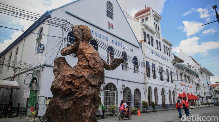 Jauh sebelum pandemi merebak hingga berujung PSBB, sejumlah lokasi wisata Ibu Kota selalu ramai di momen lebaran. Kini, penampakan tersebut berbeda.