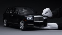 Cullina merupakan lineup SUV mewah produksi Rolls-Royce. Kini pabrikan asal Inggris itu merilis juga miniatur Cullinan dalam sekala 1:8, atau yang oleh para kolektor kerap disebut sebagai diecast. (Rolls-Royce)