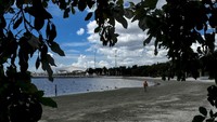 Suasana kawasan Pantai Timur Ancol di Jakarta, Senin (25/5/2020). 