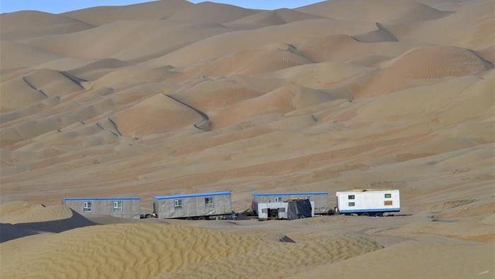 Keren Banget! China Bangun Jalan Raya di Tengah Gurun Pasir