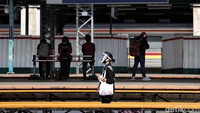 Dari evaluasi pemerintah selama 6 bulan ini adalah fokus ke peningkatan kasus di sejumlah daerah, terutama di DKI Jakarta dan Jawa Timur. Pradita Utama/detikcom.